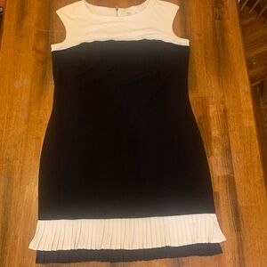 Sandra Darren Dress 12 Navy Blue and White Two-Tone Mini Back Zipper